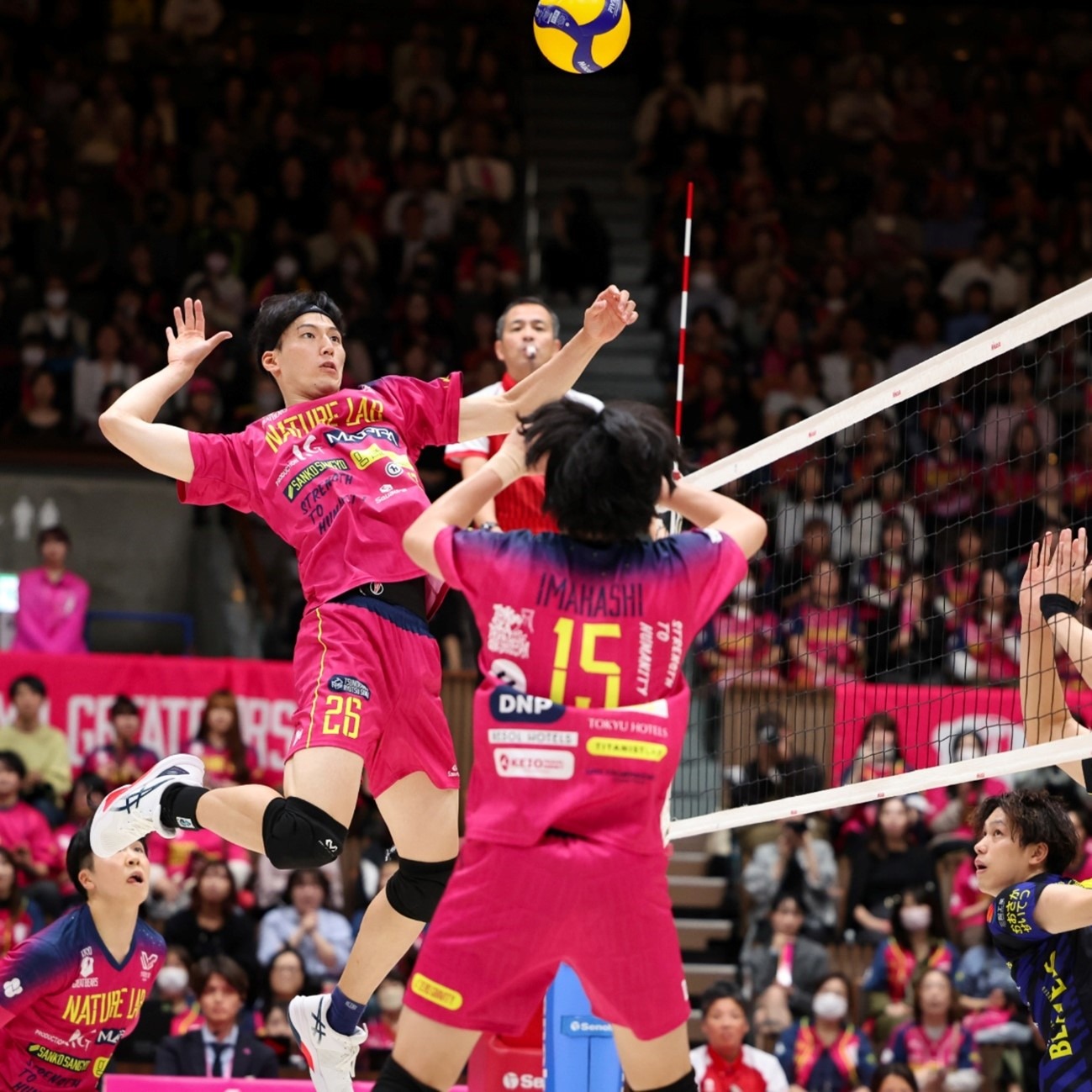 湖人关键战12胜0负仍要交易，有必要忍痛割里夫斯吗？